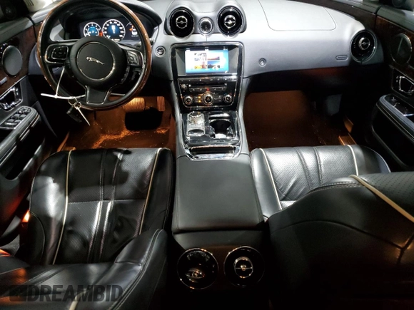2016 Jaguar XJ R-Sport with VIN SAJWJ1CDXG8V99210, listed as a Copart auction lot 82693224 with 81,978 mi miles and Salvage title. Bid and sale history available at DreamBid. Image 8.