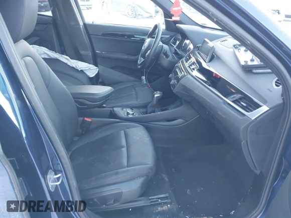 2019 BMW X1 xDrive28i z VIN WBXHT3C54K5L36472, wystawiony jako IAAI lot #41391927 z przebiegiem 88 950 mil mil oraz . Historia ofert i sprzedaży dostępna na DreamBid. Obrazek 5.