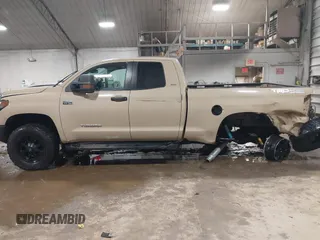 2017 Toyota Tundra SR z VIN 5TFUY5F19HX583033, wystawiony jako IAAI lot #41484920 z przebiegiem 112 206 mil mil oraz . Historia ofert i sprzedaży dostępna na DreamBid. Obrazek 14.
