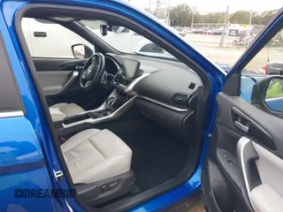 2024 Mitsubishi Eclipse Cross SE z VIN JA4ATWAA5RZ001492, wystawiony jako IAAI lot #41281253 z przebiegiem 25 221 mil mil oraz . Historia ofert i sprzedaży dostępna na DreamBid. Obrazek 5.