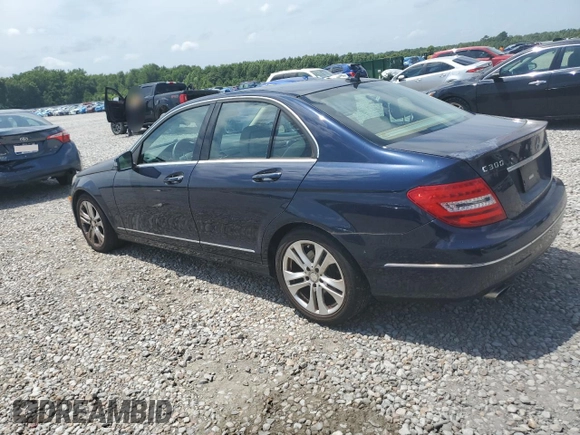 2012 Mercedes-Benz C 300 Sport z VIN WDDGF8BB8CA731905, wystawiony jako Copart lot #61692695 z przebiegiem 98 773 mil mil oraz Szkoda całkowita • Salvage title. Historia ofert i sprzedaży dostępna na DreamBid. Obrazek 2.