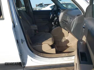 2016 Jeep Patriot Sport SE with VIN 1C4NJPBAXGD726730, listed as a IAAI auction lot 38298268 with 95,716 mi miles and . Bid and sale history available at carsss.com. Image 5.