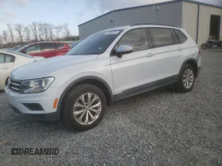 2018 Volkswagen Tiguan S z VIN 3VV1B7AX5JM095111, wystawiony jako Copart lot #49088375 z przebiegiem 58 042 mil mil oraz Szkoda całkowita • Salvage title. Historia ofert i sprzedaży dostępna na DreamBid. Obrazek 1.