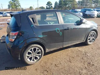 2018 Chevrolet Sonic LT z VIN 1G1JD6SB2J4124719, wystawiony jako IAAI lot #41744967 z przebiegiem 85 988 mil mil oraz . Historia ofert i sprzedaży dostępna na DreamBid. Obrazek 4.
