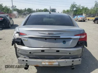 2014 Chrysler 200 Touring z VIN 1C3CCBBG5EN115279, wystawiony jako Copart lot #56313905 z przebiegiem 173 813 mil mil oraz Szkody całkowita. Historia ofert i sprzedaży dostępna na DreamBid. Obrazek 6.