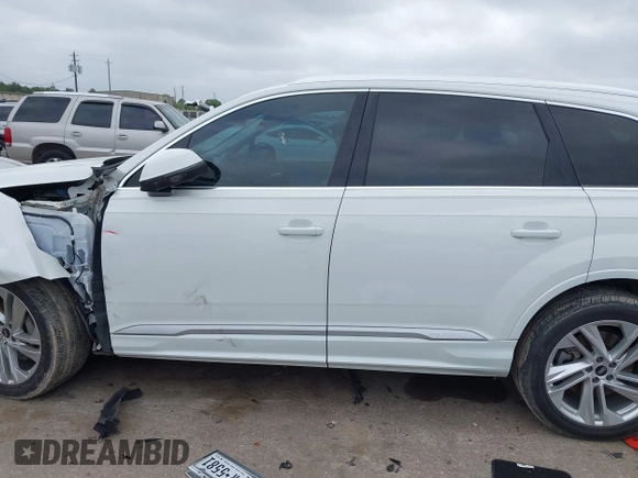 2021 Audi Q7 Premium Plus with VIN WA1LXAF71MD013285, listed as a IAAI auction lot 41962332 with 81,746 mi miles and . Bid and sale history available at DreamBid. Image 14.