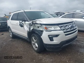 2019 Ford Explorer XLT z VIN 1FM5K7DH7KGB01910, wystawiony jako IAAI lot #42351902 z przebiegiem 89 175 mil mil oraz . Historia ofert i sprzedaży dostępna na DreamBid. Obrazek 1.