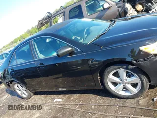 2011 Toyota Camry LE z VIN 4T1BF3EK0BU178887, wystawiony jako IAAI lot #41986695 z przebiegiem 241 360 mil mil oraz . Historia ofert i sprzedaży dostępna na DreamBid. Obrazek 13.