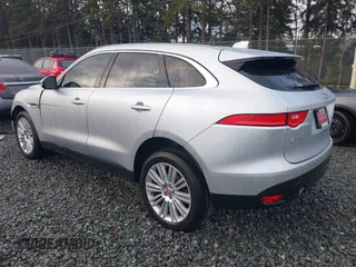2019 Jaguar F-Pace 30t Portfolio z VIN SADCN2GX3KA353203, wystawiony jako IAAI lot #40967088 z przebiegiem 51 620 mil mil oraz . Historia ofert i sprzedaży dostępna na DreamBid. Obrazek 3.