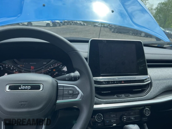2025 Jeep Compass Sport with VIN 3C4NJDAN5ST528384, listed as a Copart auction lot 56180685 with 4,982 mi miles and Salvage title. Bid and sale history available at DreamBid. Image 9.