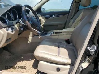 2012 Mercedes-Benz C 300 Sport z VIN WDDGF8BB6CA540760, wystawiony jako Copart lot #63679585 z przebiegiem 199 160 mil mil oraz Szkoda całkowita • Salvage title. Historia ofert i sprzedaży dostępna na DreamBid. Obrazek 7.