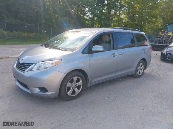 2014 Toyota Sienna LE AAS with VIN 5TDKK3DC3ES428027, listed as a IAAI auction lot 40285877 with 165,510 mi miles. Bid and sale history available at carsss.com. Image 2.