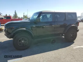 2024 Ford Bronco Wildtrak z VIN 1FMEE2BP1RLA54539, wystawiony jako Copart lot #46310905 z przebiegiem 12 545 mil mil oraz Szkody całkowita. Historia ofert i sprzedaży dostępna na DreamBid. Obrazek 1.
