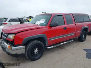 2006 Chevrolet Silverado 1500 LS with VIN 1GCEC19V66Z217817, listed as a IAAI auction lot 41924306 with 274,685 mi miles. Bid and sale history available at carsss.com. Image 17.