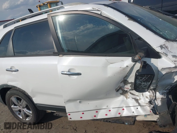 2013 Kia Sorento EX with VIN 5XYKU3A68DG333340, listed as a IAAI auction lot 41680880 with 207,570 mi miles. Bid and sale history available at carsss.com. Image 14.