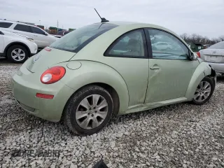 2009 Volkswagen New Beetle Coupe S with VIN 3VWRW31C69M516659, listed as a Copart auction lot 42524175 with 195,836 mi miles and Salvage Title. Bid and sale history available at carsss.com. Image 3.