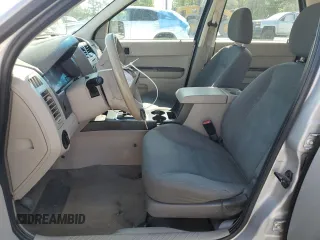 2008 Ford Escape XLS z VIN 1FMCU02ZX8KB15214, wystawiony jako Copart lot #53585195 z przebiegiem 241 310 mil mil oraz Szkoda całkowita • Salvage title. Historia ofert i sprzedaży dostępna na DreamBid. Obrazek 7.