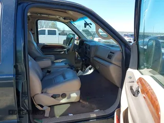 2001 Ford Excursion Limited z VIN 1FMNU42L81EC18793, wystawiony jako IAAI lot #41874483 z przebiegiem 182 967 mil mil oraz . Historia ofert i sprzedaży dostępna na DreamBid. Obrazek 5.
