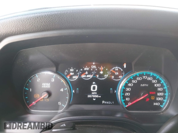 2017 GMC Sierra 2500HD Denali z VIN 1GT12UEY0HF111676, wystawiony jako IAAI lot #41834597 z przebiegiem 357 956 mil mil oraz . Historia ofert i sprzedaży dostępna na DreamBid. Obrazek 7.