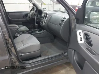 2006 Ford Escape XLT with VIN 1FMYU93196KC43833, listed as a IAAI auction lot 42196428 with 176,434 mi miles and . Bid and sale history available at DreamBid. Image 5.