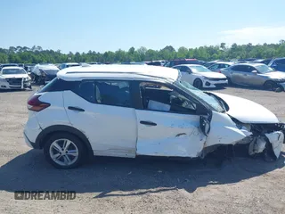 2023 Nissan Kicks S z VIN 3N1CP5BV7PL517987, wystawiony jako IAAI lot #42002906 z przebiegiem 40 297 mil mil oraz . Historia ofert i sprzedaży dostępna na DreamBid. Obrazek 12.