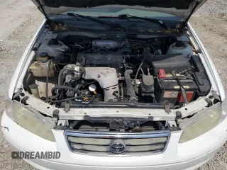 2001 Toyota Camry CE z VIN 4T1BG22KX1U795496, wystawiony jako Copart lot #59259765 z przebiegiem 87 713 mil mil oraz Czysty tytuł • Clean title. Historia ofert i sprzedaży dostępna na DreamBid. Obrazek 11.