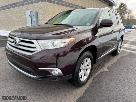 2012 Toyota Highlander with VIN 5TDBK3EH0CS163073, listed as a Copart auction lot 46930795 with 147,444 mi miles and Clean Title. Bid and sale history available at carsss.com. Image 2.