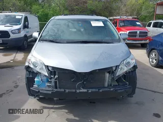 2019 Toyota Sienna XLE Auto Access Seat with VIN 5TDYZ3DC5KS977360, listed as a IAAI auction lot 41911897 with 71,200 mi miles. Bid and sale history available at carsss.com. Image 13.