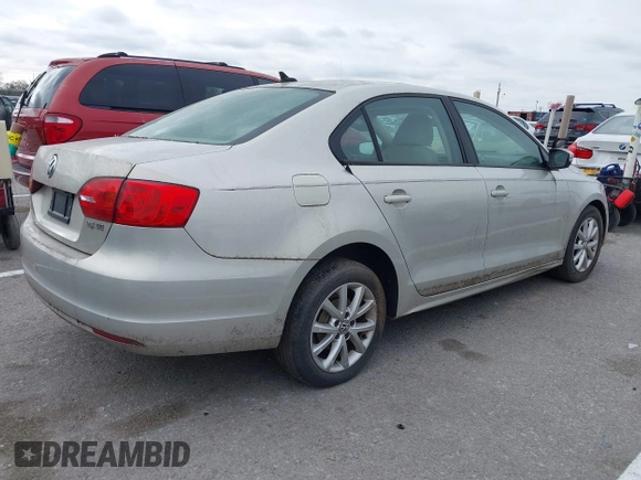 2011 Volkswagen Jetta SE z VIN 3VWDZ7AJ6BM368140, wystawiony jako IAAI lot #40918924 z przebiegiem 198 076 mil mil oraz . Historia ofert i sprzedaży dostępna na DreamBid. Obrazek 4.