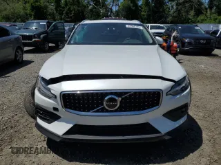 2025 Volvo V60 Cross Country Plus with VIN YV4L12WK0S2146031, listed as a Copart auction lot 52360105 with 5,046 mi miles and Clean Title. Bid and sale history available at carsss.com. Image 5.