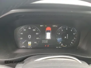 2022 Volvo XC40 Momentum z VIN YV4AC2HKXN2760409, wystawiony jako Copart lot #56512675 z przebiegiem 83 069 mil mil oraz Tytuł czysty. Historia ofert i sprzedaży dostępna na DreamBid. Obrazek 9.