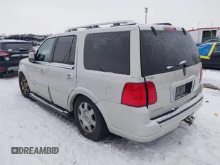 2006 Lincoln Navigator Luxury with VIN 5LMFU285X6LJ28062, listed as a IAAI auction lot 41288717 with 178,371 mi miles. Bid and sale history available at carsss.com. Image 3.