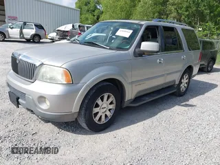 2004 Lincoln Navigator Luxury with VIN 5LMFU27R54LJ42646, listed as a IAAI auction lot 42088960 with 193,746 mi miles. Bid and sale history available at carsss.com. Image 2.