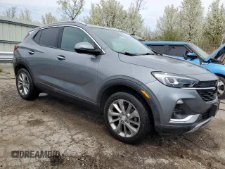 2021 Buick Encore GX Essence z VIN KL4MMGSL6MB154142, wystawiony jako Copart lot #54700345 z przebiegiem 86 638 mil mil oraz Czysty tytuł • Clean title. Historia ofert i sprzedaży dostępna na DreamBid. Obrazek 4.