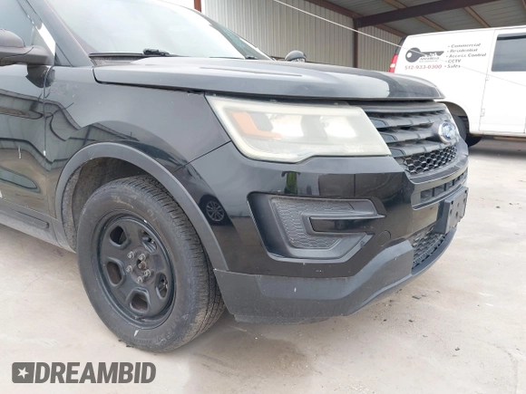 2016 Ford Utility Police Interceptor with VIN 1FM5K8AR9GGB44638, listed as a IAAI auction lot 42020602 with 136,518 mi miles. Bid and sale history available at carsss.com. Image 17.