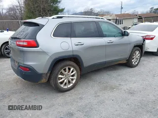 2015 Jeep Cherokee Limited with VIN 1C4PJMDS3FW576332, listed as a IAAI auction lot 41618035 with 203,620 mi miles. Bid and sale history available at carsss.com. Image 4.