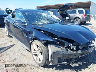 2014 Tesla Model S 60 z VIN 5YJSA1H14EFP44251, wystawiony jako IAAI lot #42267250 z przebiegiem 60 560 mil mil oraz . Historia ofert i sprzedaży dostępna na DreamBid. Obrazek 1.
