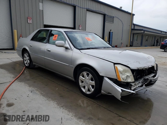 2006 Cadillac DTS 1SD z VIN 1G6KD57Y26U115094, wystawiony jako Copart lot #53534355 z przebiegiem 126 631 mil mil oraz Szkoda całkowita • Salvage title. Historia ofert i sprzedaży dostępna na DreamBid. Obrazek 4.