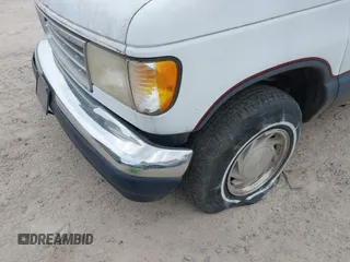 1995 Ford Econoline Cargo z VIN 1FMEE11N5SHA13642, wystawiony jako IAAI lot #42259712 z przebiegiem 158 293 mil mil oraz . Historia ofert i sprzedaży dostępna na DreamBid. Obrazek 12.