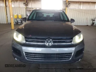 2013 Volkswagen Touareg Lux с VIN WVGEF9BP9DD003735, выставлен на аукционе Copart как лот 58852315 с пробегом 138 223 миль миль и Списание • Salvage title. История ставок и продаж доступна на DreamBid. Изображение 5.