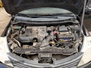 2008 Nissan Versa S z VIN 3N1BC13E48L363352, wystawiony jako Copart lot #50591665 z przebiegiem 204 311 mil mil oraz Szkoda całkowita • Salvage title. Historia ofert i sprzedaży dostępna na DreamBid. Obrazek 11.