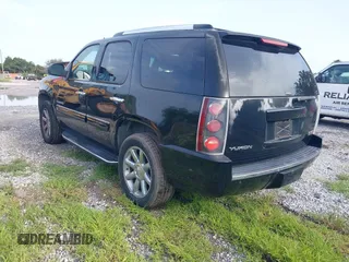 2007 GMC Yukon Denali z VIN 1GKFK63867J169635, wystawiony jako IAAI lot #42423794 z przebiegiem 401 958 mil mil oraz . Historia ofert i sprzedaży dostępna na DreamBid. Obrazek 3.