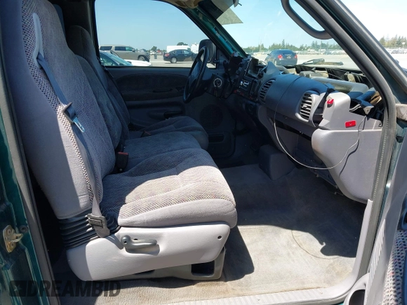 1999 Dodge 1500 z VIN 3B7HC13Y8XG207548, wystawiony jako IAAI lot #42525437 z przebiegiem 182 410 mil mil oraz . Historia ofert i sprzedaży dostępna na DreamBid. Obrazek 5.