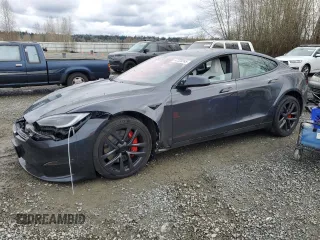 2024 Tesla Model S Plaid z VIN 5YJSA1E6XRF539409, wystawiony jako Copart lot #47220245 z przebiegiem 6 594 mil mil oraz Szkoda całkowita • Salvage title. Historia ofert i sprzedaży dostępna na DreamBid. Obrazek 1.