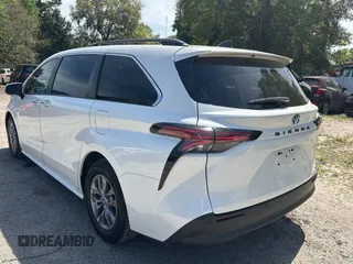 2021 Toyota Sienna XLE with VIN 5TDYRKEC5MS047289, listed as a Copart auction lot 50763995 with 231,314 mi miles and Clean Title. Bid and sale history available at DreamBid. Image 3.