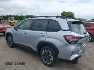 2025 Subaru Forester Premium z VIN JF2SLDDC1SH441525, wystawiony jako IAAI lot #42276340 z przebiegiem 6 389 mil mil oraz . Historia ofert i sprzedaży dostępna na DreamBid. Obrazek 3.