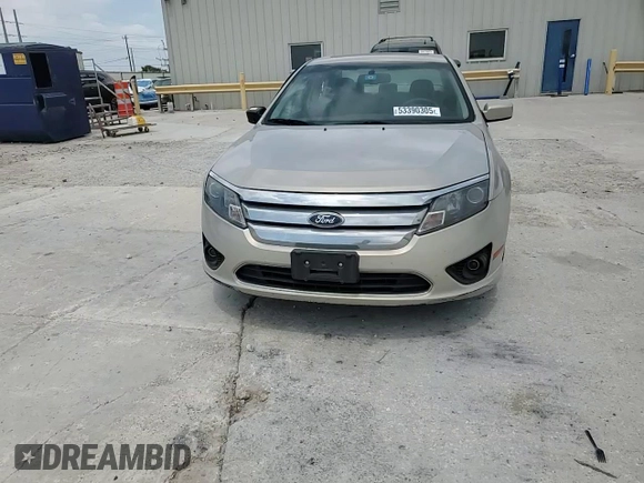 2010 Ford Fusion SE z VIN 3FAHP0HA7AR355587, wystawiony jako Copart lot #53390305 z przebiegiem 160 598 mil mil oraz Czysty tytuł • Clean title. Historia ofert i sprzedaży dostępna na DreamBid. Obrazek 10.