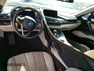 2016 BMW i8 z VIN WBY2Z2C51GV674865, wystawiony jako Copart lot #40417413 z przebiegiem 59 325 mil mil oraz . Historia ofert i sprzedaży dostępna na DreamBid. Obrazek 8.