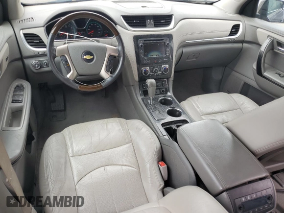2016 Chevrolet Traverse LTZ z VIN 1GNKVJKD5GJ198294, wystawiony jako Copart lot #56007175 z przebiegiem 106 561 mil mil oraz Czysty tytuł • Clean title. Historia ofert i sprzedaży dostępna na DreamBid. Obrazek 8.