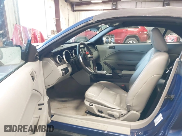 2006 Ford Mustang Standard with VIN 1ZVFT84N365217671, listed as a IAAI auction lot 41633515 with 80,637 mi miles and . Bid and sale history available at DreamBid. Image 5.